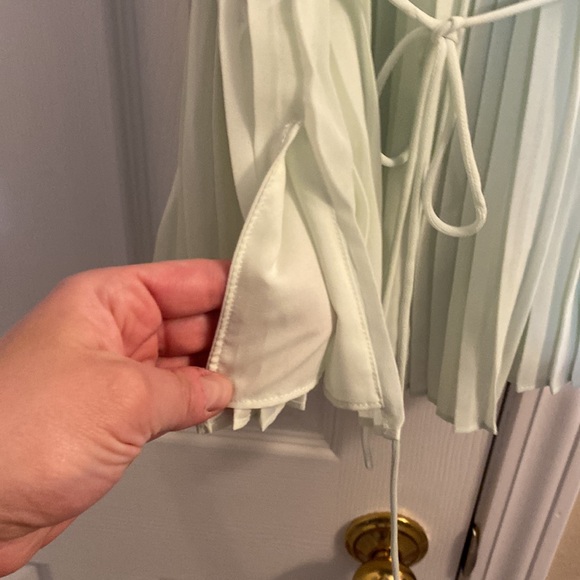 NWOT, Banana Republic, Pastel Green, Pleated Blouse - Size Small - Picture 3 of 6